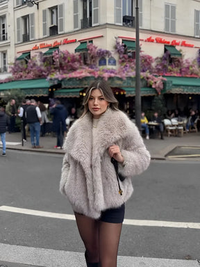 Casaco Feminino Peluciado de Pele Sintética com Bolsos - Margot