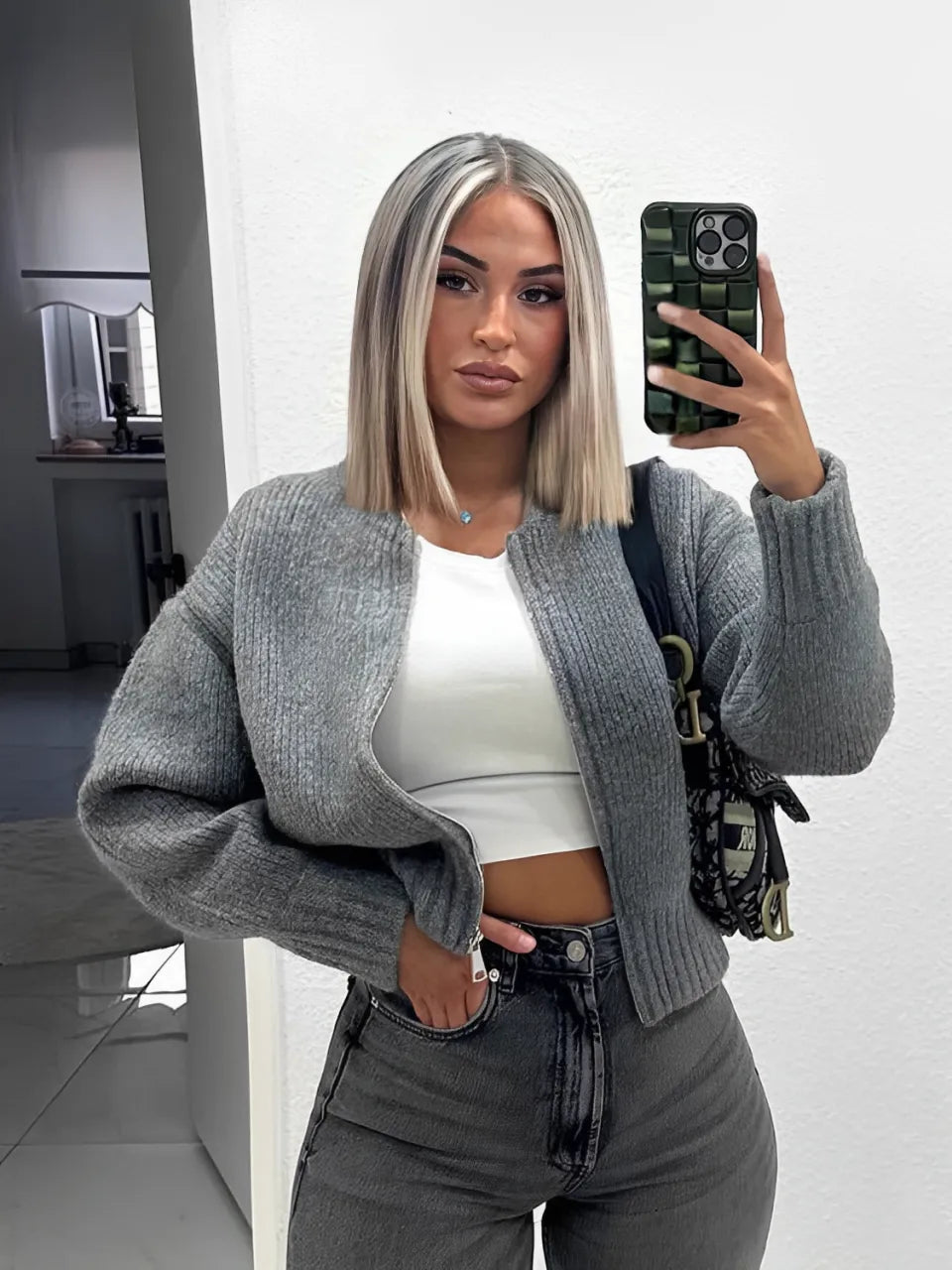 Jaqueta Bomber Canelada com Zíper e Gola Redonda - Caterine