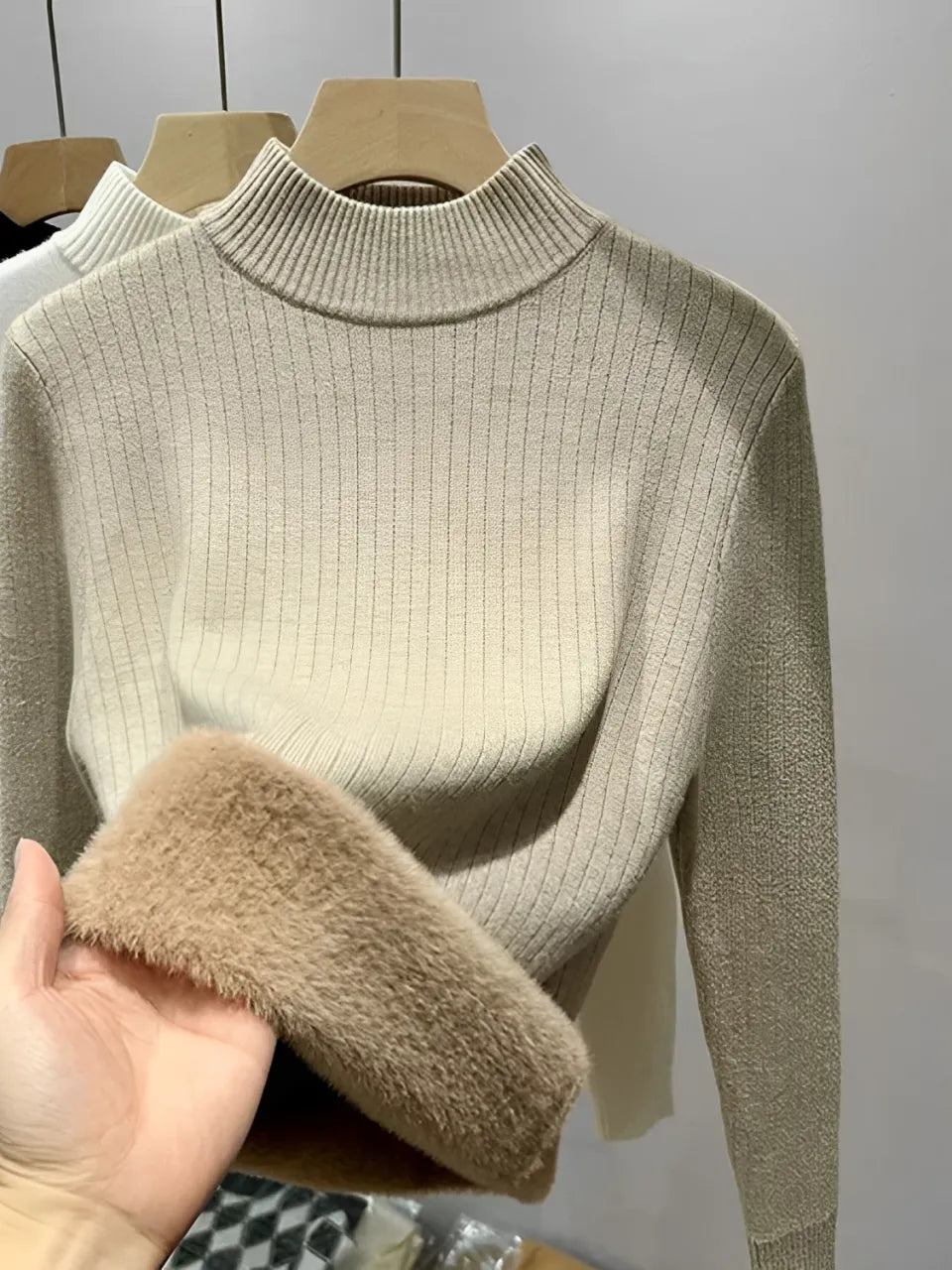 Suéter Feminino Peluciado Canelado de Algodão com Gola Alta - Melinda