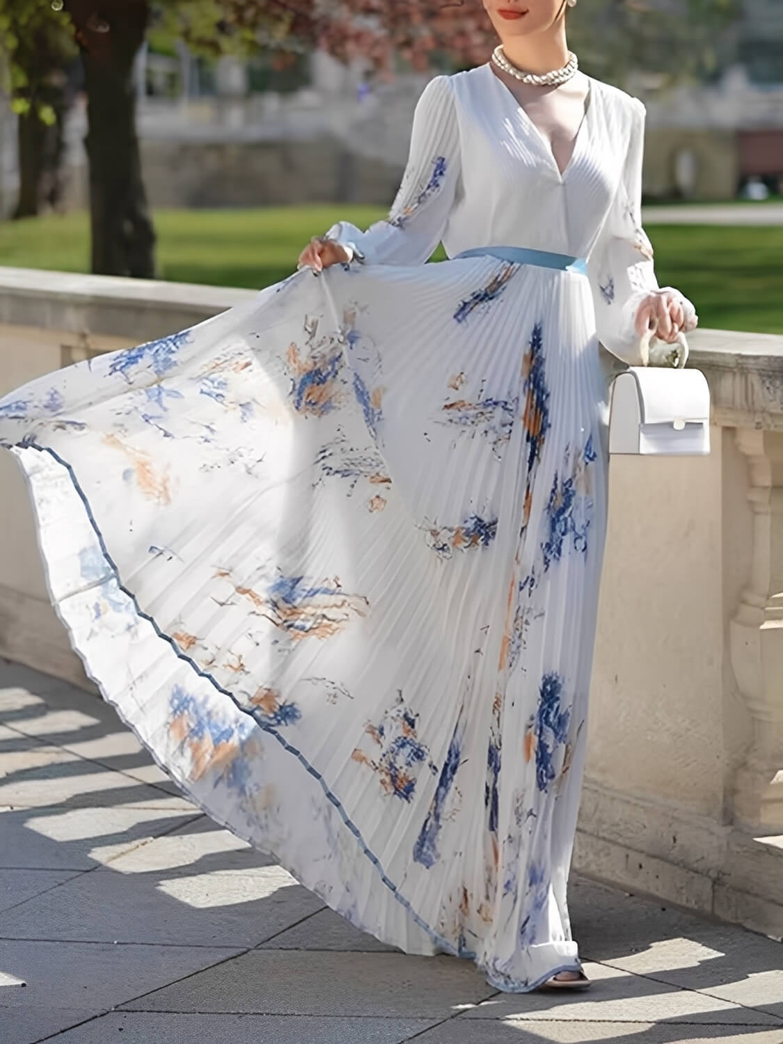 Vestido Longo Plissado Floral com Decote em V e Cinto-Faixa – Seraphina