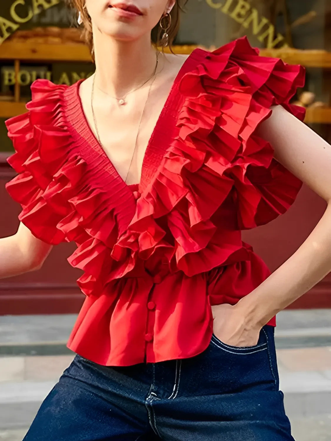 Blusa Feminina com Babados Decote em V com Botões - Isabella