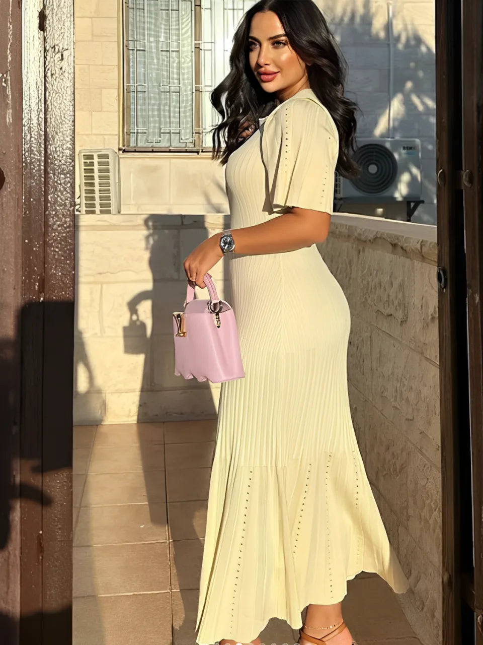 Vestido Midi de Tricô com Manga Curta e Abertura Frontal – Charlotte