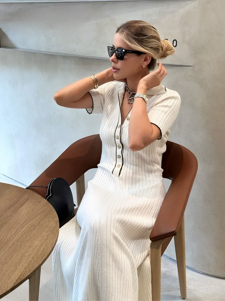 Vestido Longo de Tricô Canelado com Decote V e Botões – Evelyn