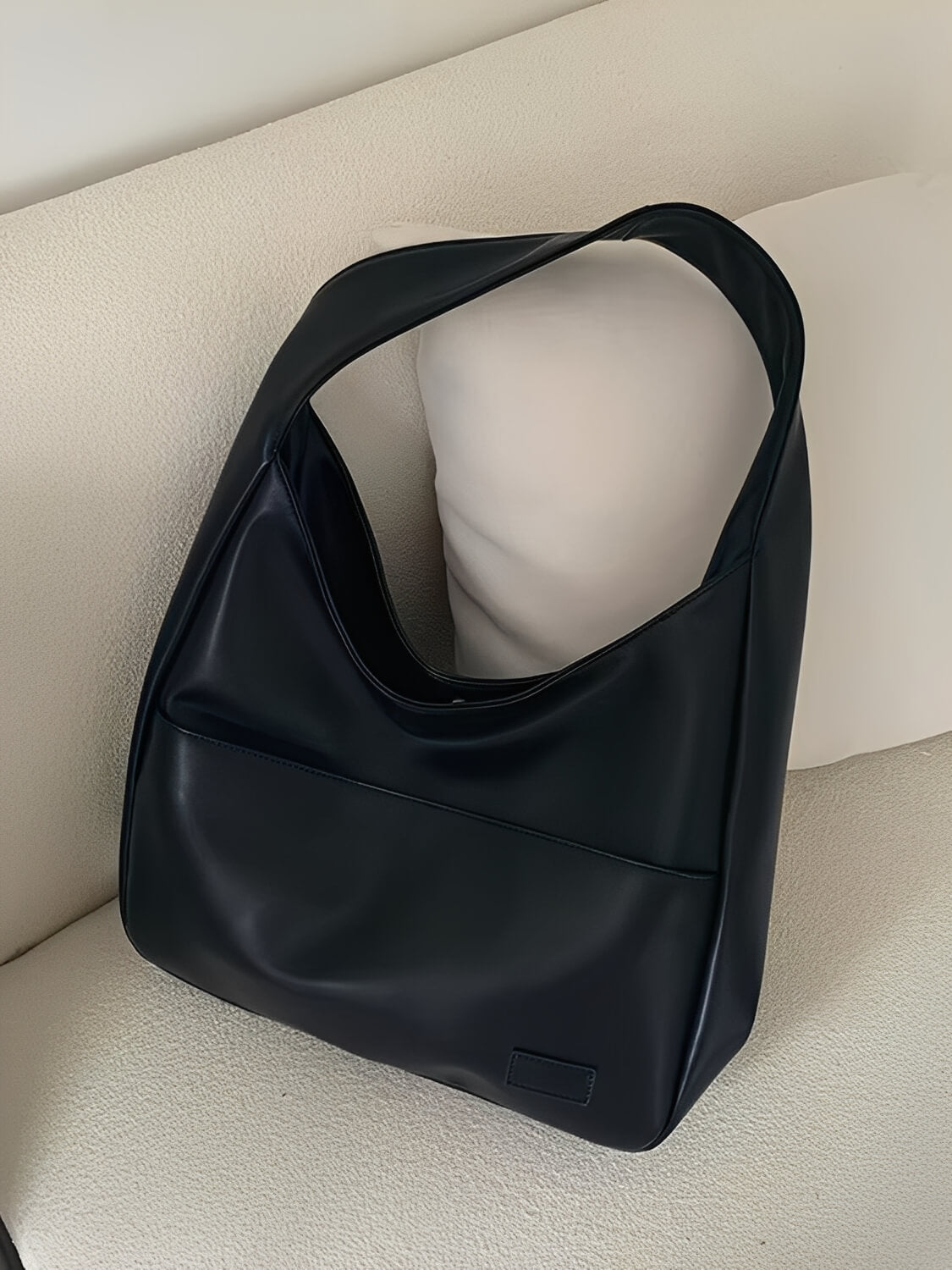 Bolsa de Ombro Vintage em Couro PU com Design Triangular Alongado -  Edwina