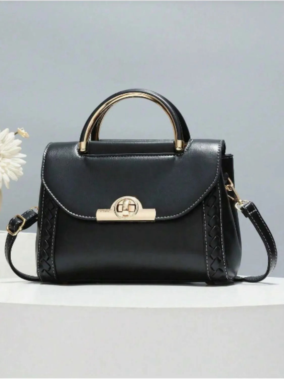 Bolsa Tiracolo Quadrada com Alça de Metal e Detalhes Trançados - July