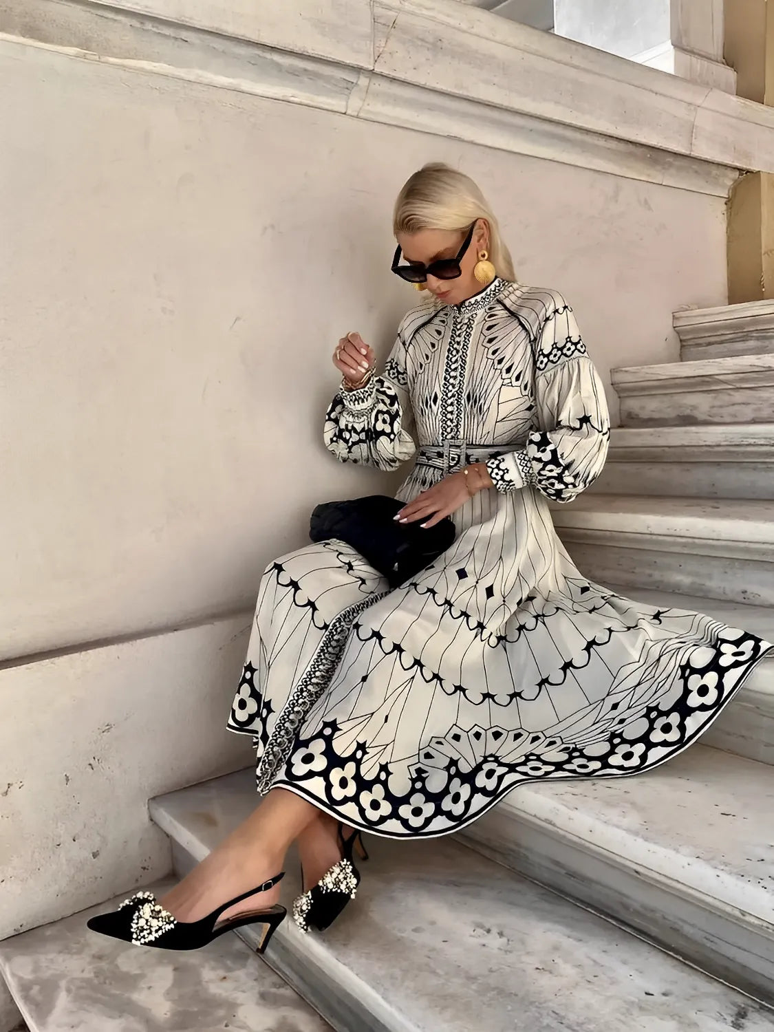 Vestido Feminino Midi Estampado Elegante com Gola Padre Cinto e Mangas Longas - Mia
