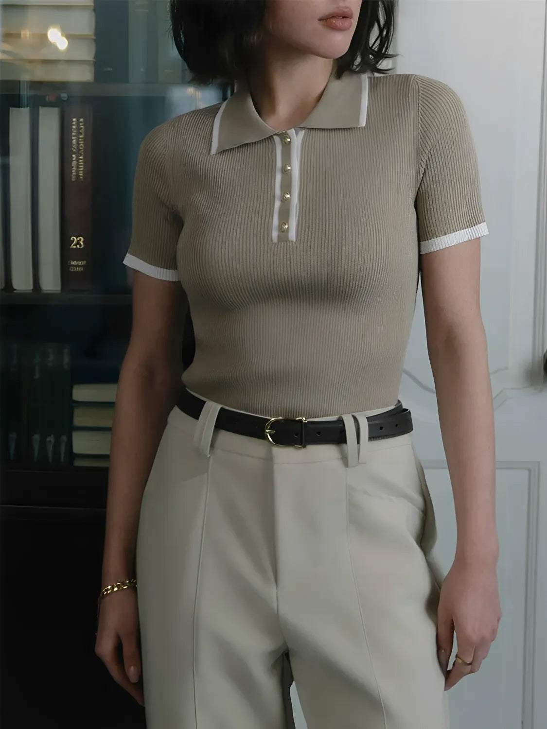 Blusa Gola Polo com Decote e Botões Frontais – Blenda