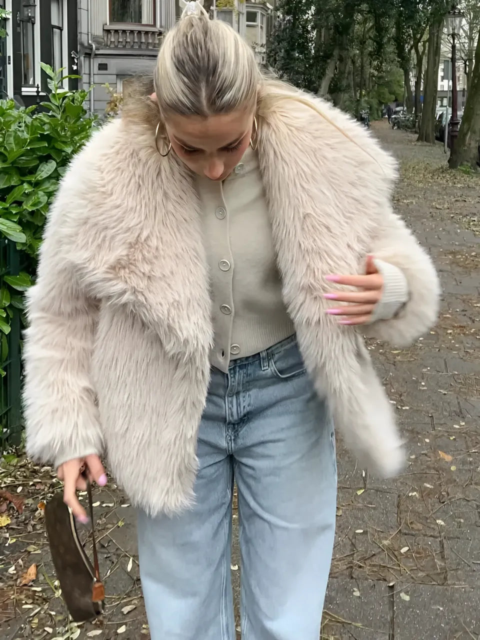 Casaco Feminino Peluciado de Pele Sintética com Bolsos - Margot [FRETE FULL]