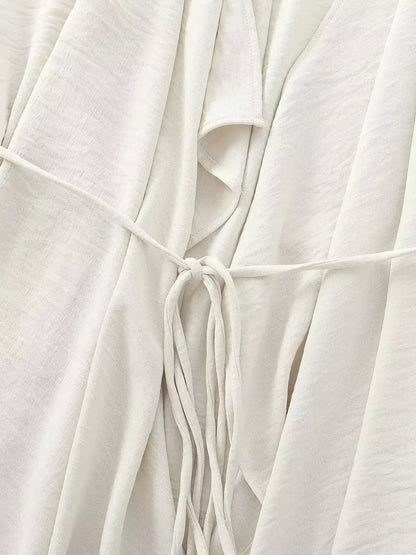 Blusa Feminina Bainha Assimétrica com Decote em V e Cinto de Cordão Ajustável - Serena