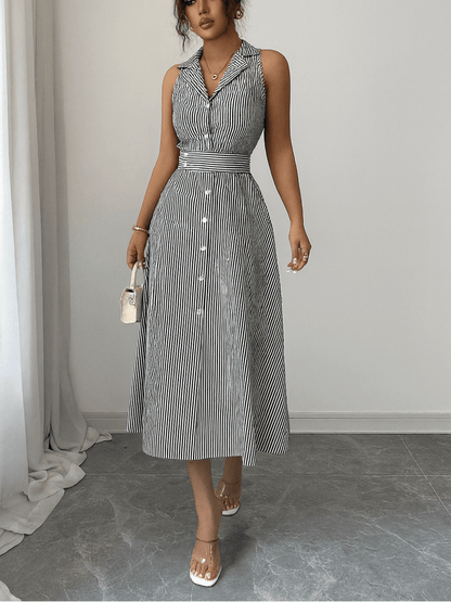 Vestido Feminino Chemise Listrado Midi Sem Manga com Gola Polo Botões Perolados e Faixa na Cintura– Liliana