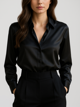 Camisa Acetinada com Gola Lapela e Punhos Retos – Iolanda