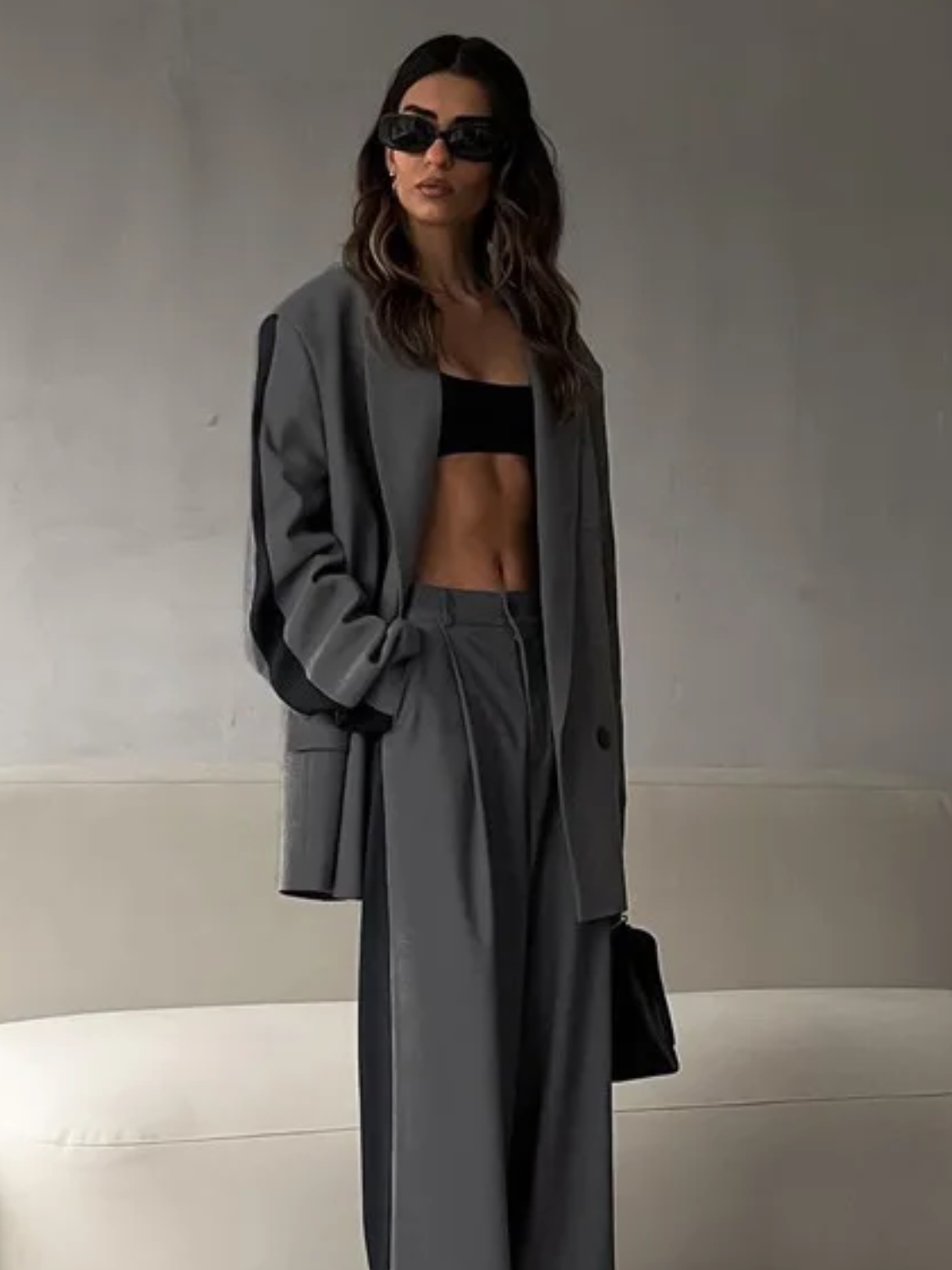Conjunto Feminino em Alfaiataria com Blazer Oversized Trespassado Calça Pantalona  Cintura Elástica e Listra Lateral– Damares