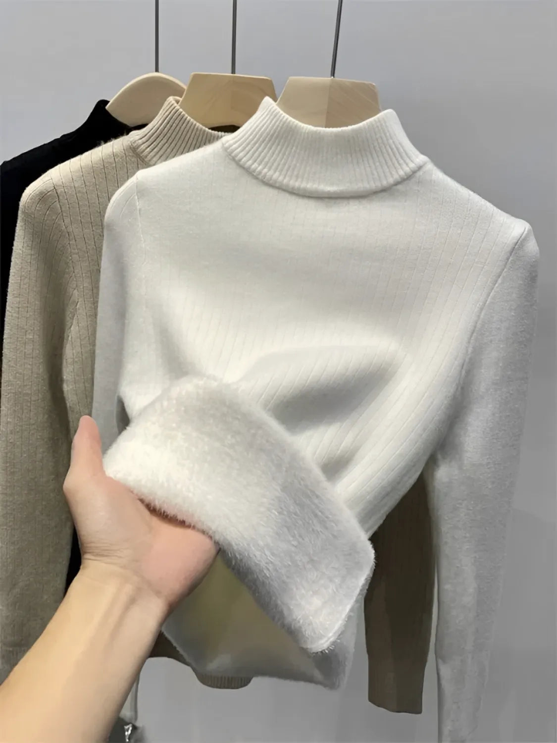 Suéter Feminino Peluciado Canelado de Algodão com Gola Alta - Melinda