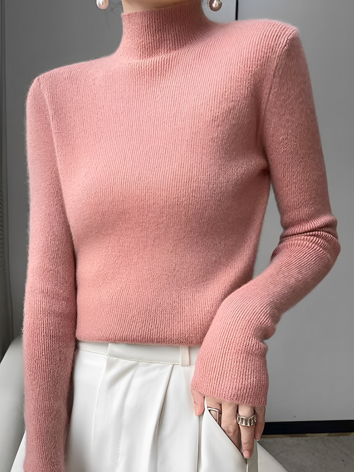 Suéter Feminino  de Tricô Canelado com Gola Alta – Saphira