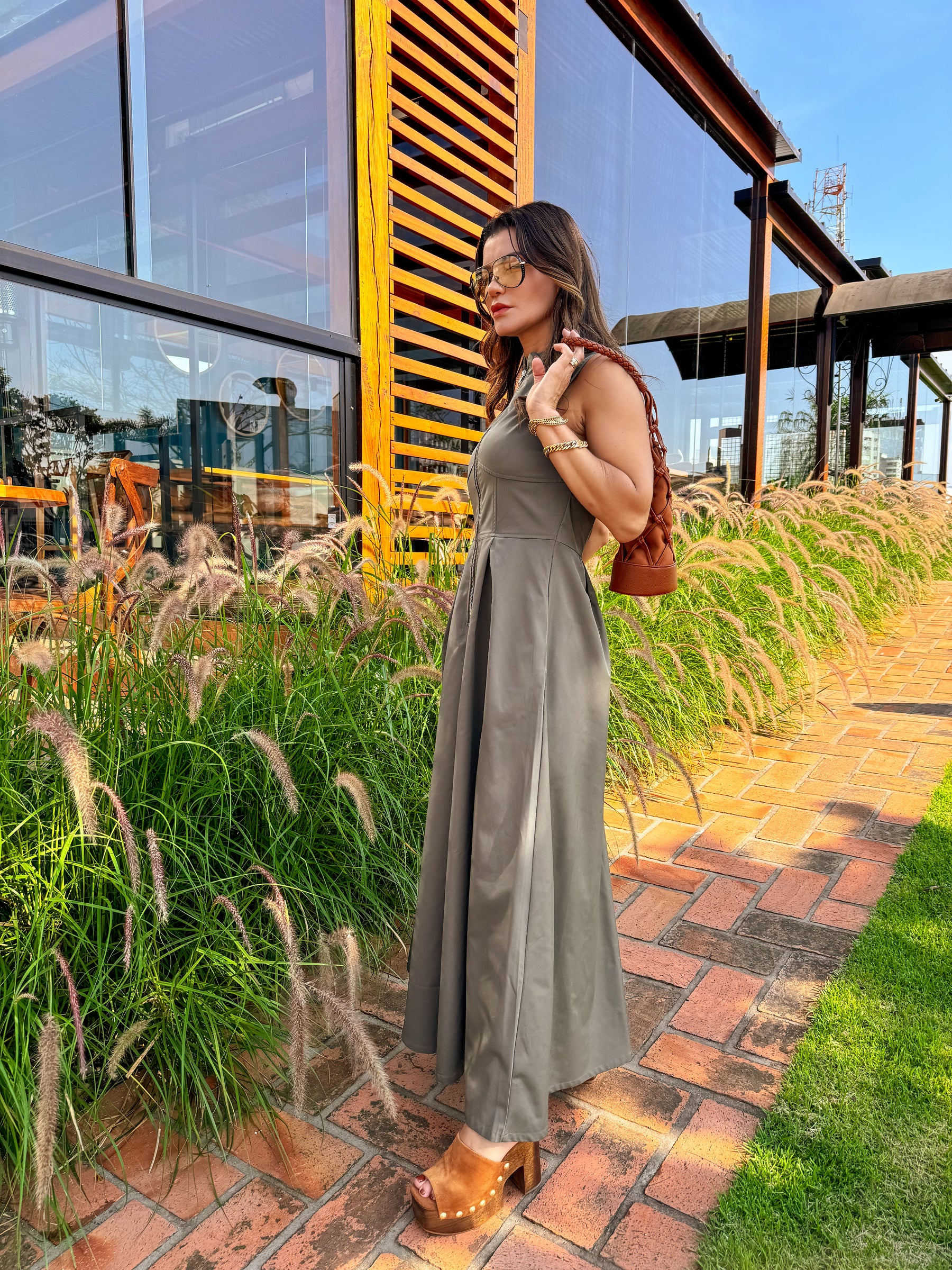 Vestido Longo com Zíper no Busto Cintura Império e Bolsos – Liriel