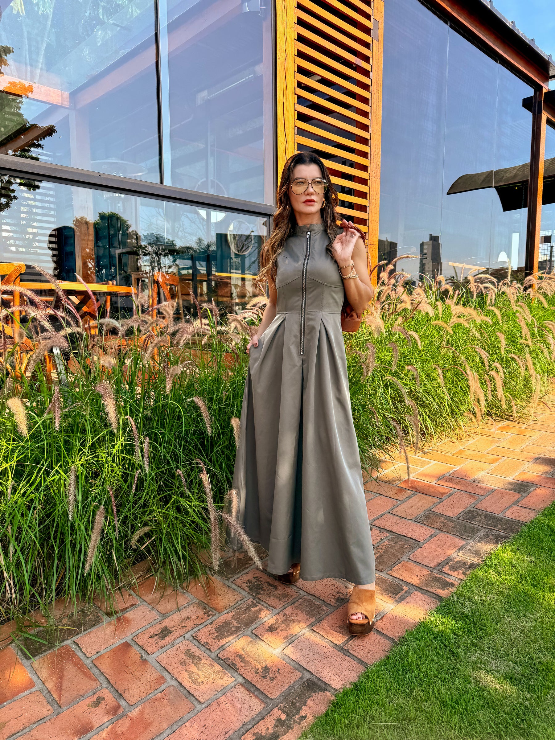 Vestido Longo com Zíper no Busto Cintura Império e Bolsos – Liriel