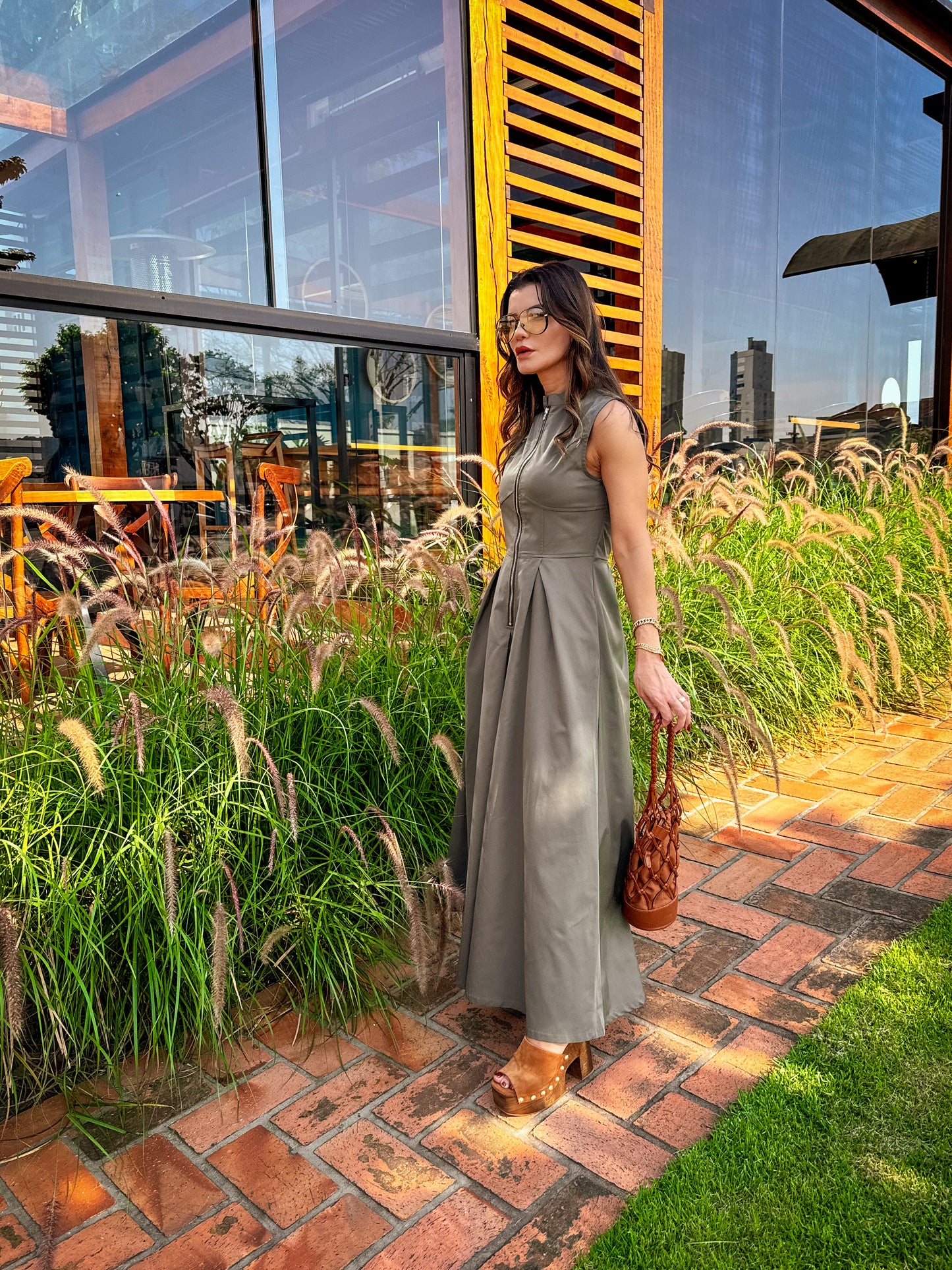 Vestido Feminino Longo Fechamento em Zíper no Busto com Cintura Império e Bolsos - Liriel [FRETE FULL]
