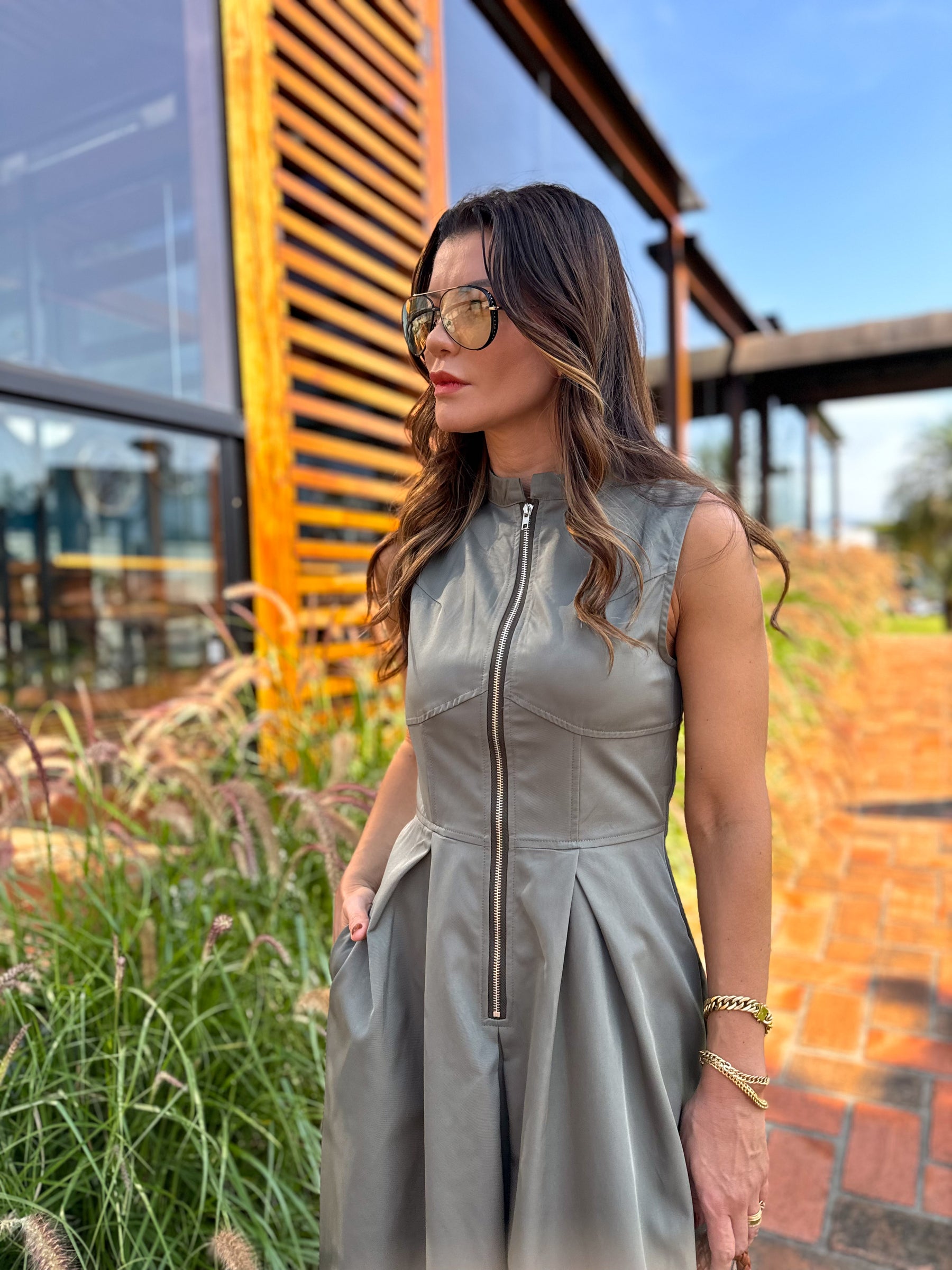 Vestido Longo com Zíper no Busto Cintura Império e Bolsos – Liriel