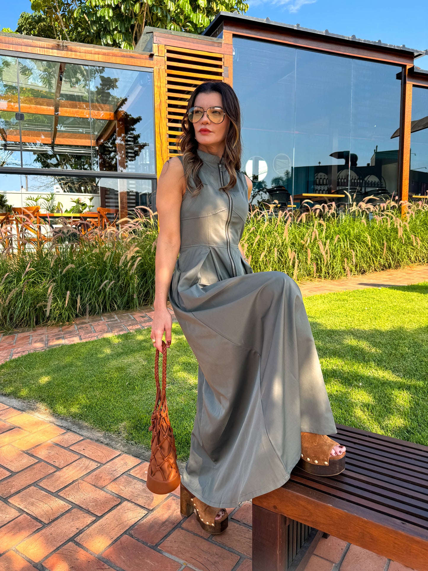 Vestido Feminino Longo Fechamento em Zíper no Busto com Cintura Império e Bolsos - Liriel [FRETE FULL]