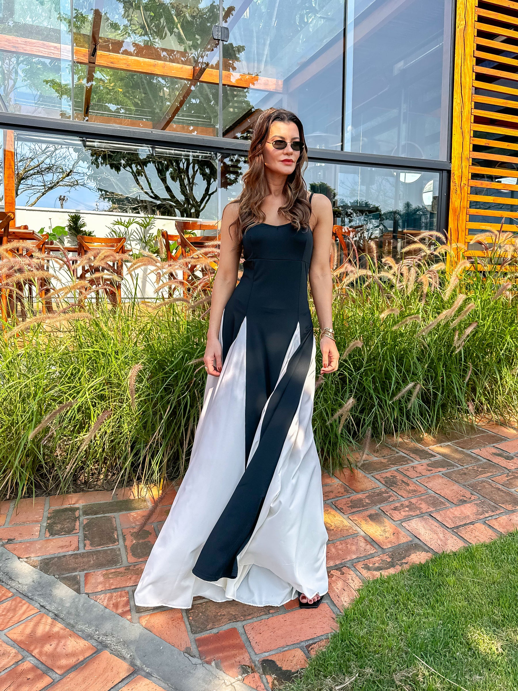 Vestido Longo com Decote Coração Alças Finas e Corpete Ajustado – Celine