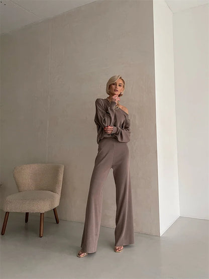 Conjunto Feminino de Blusa com Fechamento Trespassado e Calça Flare Cintura Alta - Amelia