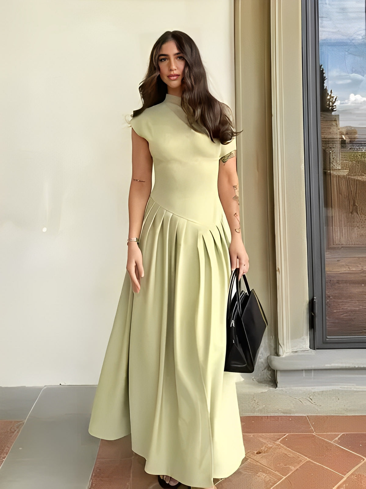 Vestido Maxi com Ombro Assimétrico e Saia Plissada Sofisticada – Luana